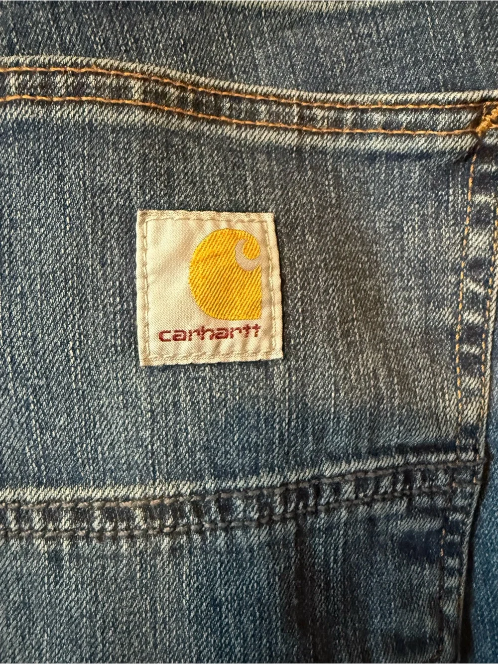 Carhartt Men's Relaxed Straight Jeans in Medium Blue Wash